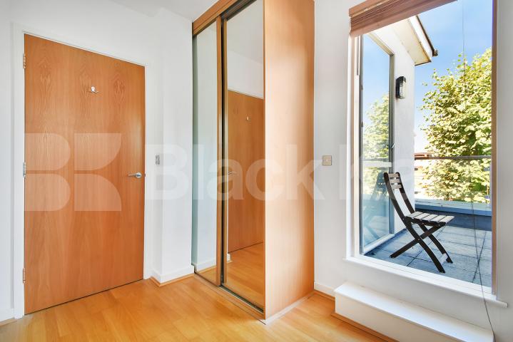 			Stunning Two Bedroom Property With roof Terrace !, 2 Bedroom, 1 bath, 1 reception Flat			 Womersley Road, Crouch End